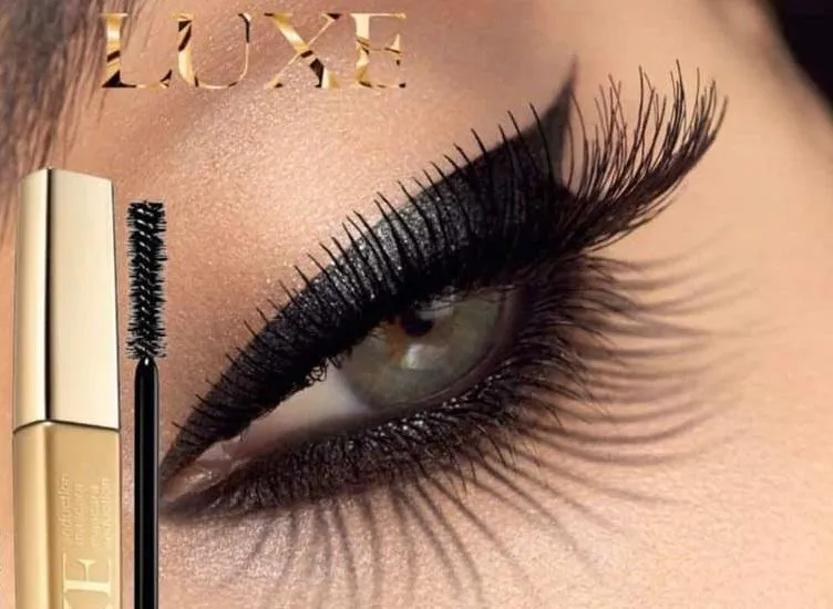Avon Luxe Soft Silk Eyeliner with Rubbing Sponge (Smoky-Eye Effect)