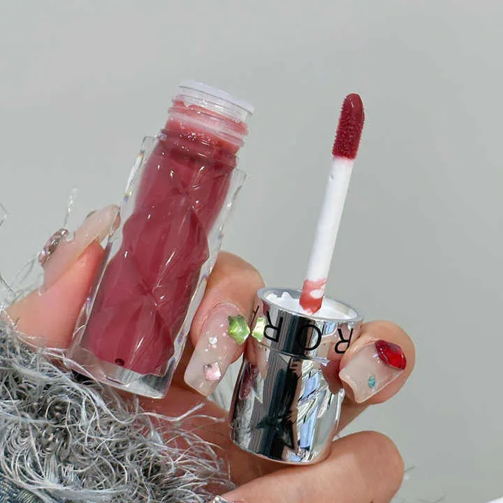 Body Plumping Liquid Lipstick from Base Sellers Vegan Custom Logo Long Lasting Beauty Makeup for Daily Useأحمر شفاه سائل ممتلئ بالجسم من بائعي القاعدة من البائعين نباتي بشعار مخصص مكياج تجميل يدوم طويلاً للاستخدام اليومي