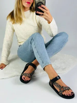 Press sample Leopard Hiker